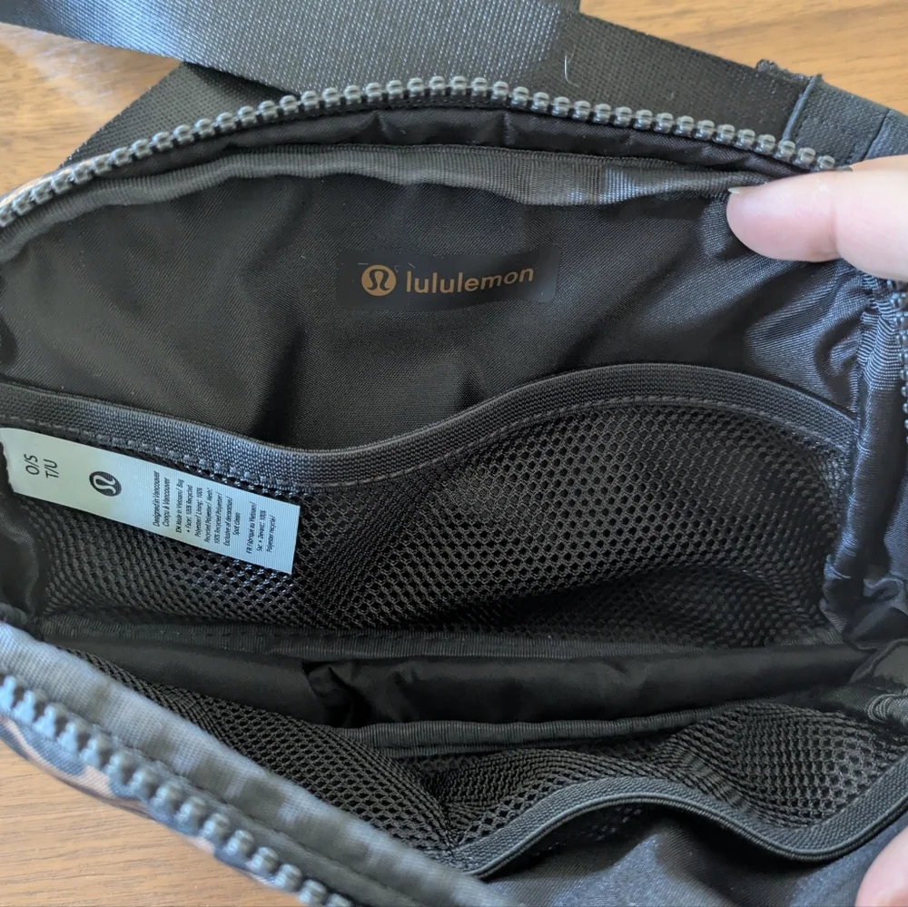 NWT Lululemon Everywhere Belt Bag 1L In Leopard - Picture 4 of 6